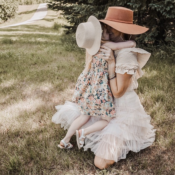 I’m Kelsey! Excited to share pieces I have loved but don’t wear any longer 💖 - Picture 2 of 2